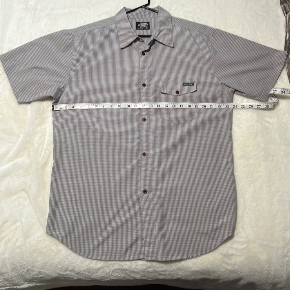 Volcom Mens casual button down, size LARGE. Excellent condition.